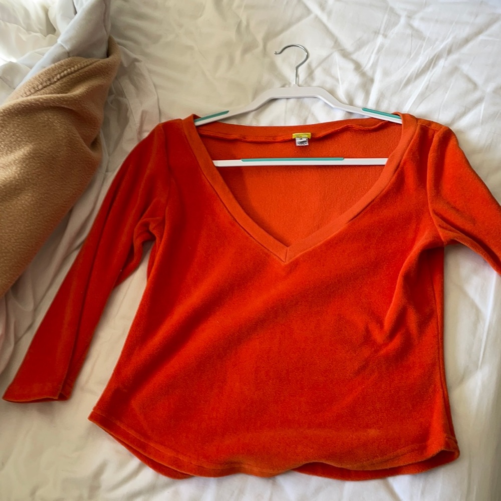 Orange soft top with nice medium low v neck